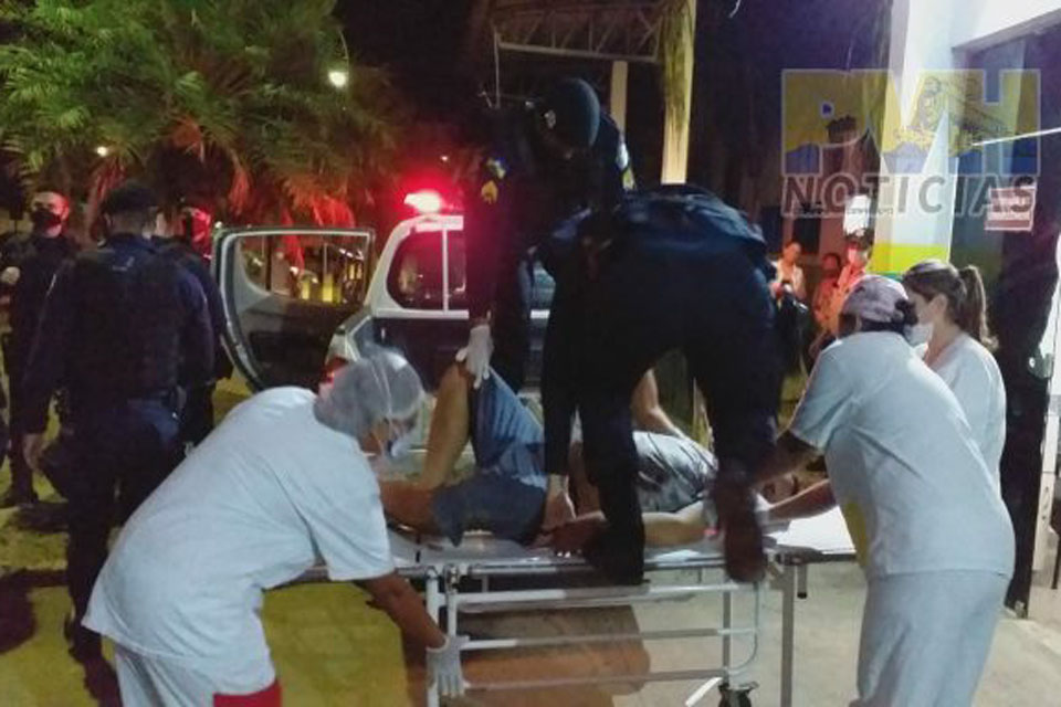 Homem é socorrido pela PM após tiroteio na zona sul de Porto Velho