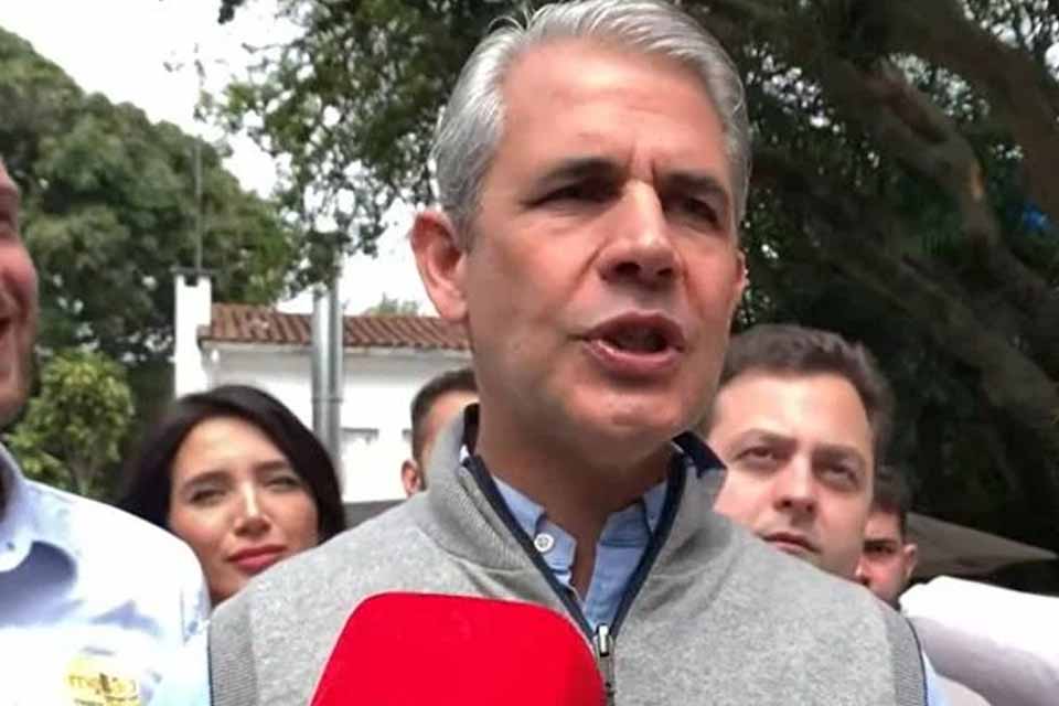 Luiz Felipe D'Ávila vota em SP e diz que Novo será neutro no segundo turno