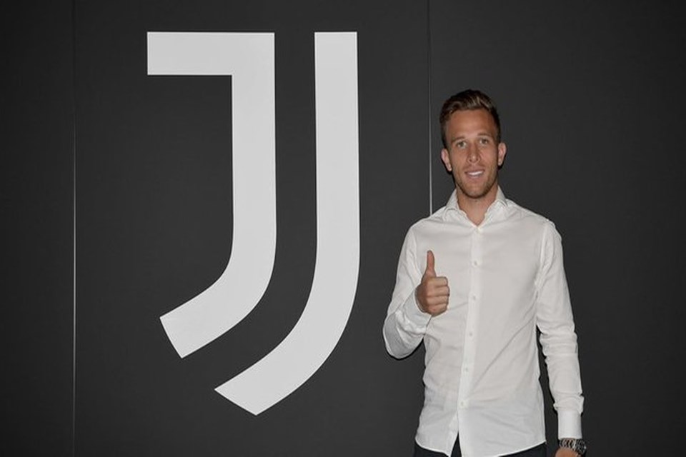 Barcelona anuncia venda de Arthur para Juventus, por R$ 442 milhões
