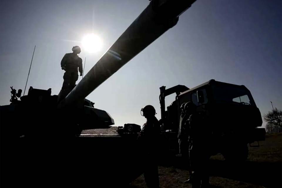 Europa tem maior alta anual em gastos militares pós-Guerra Fria