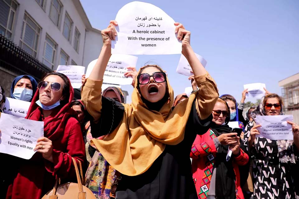 Afeganistão é o país 'mais repressivo' para mulheres, diz missão da ONU