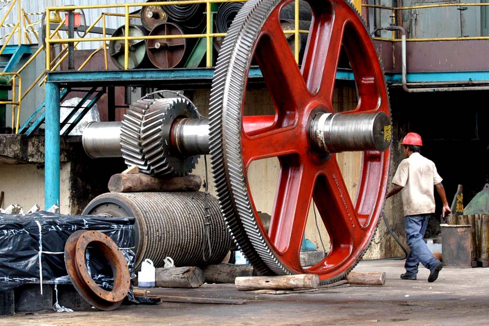 Vendas de máquinas e equipamentos têm alta de 16% em outubro