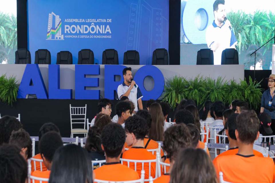 Deputado Marcelo Cruz destaca oferta de cursos gratuitos pela Escola do Legislativo na Agroari