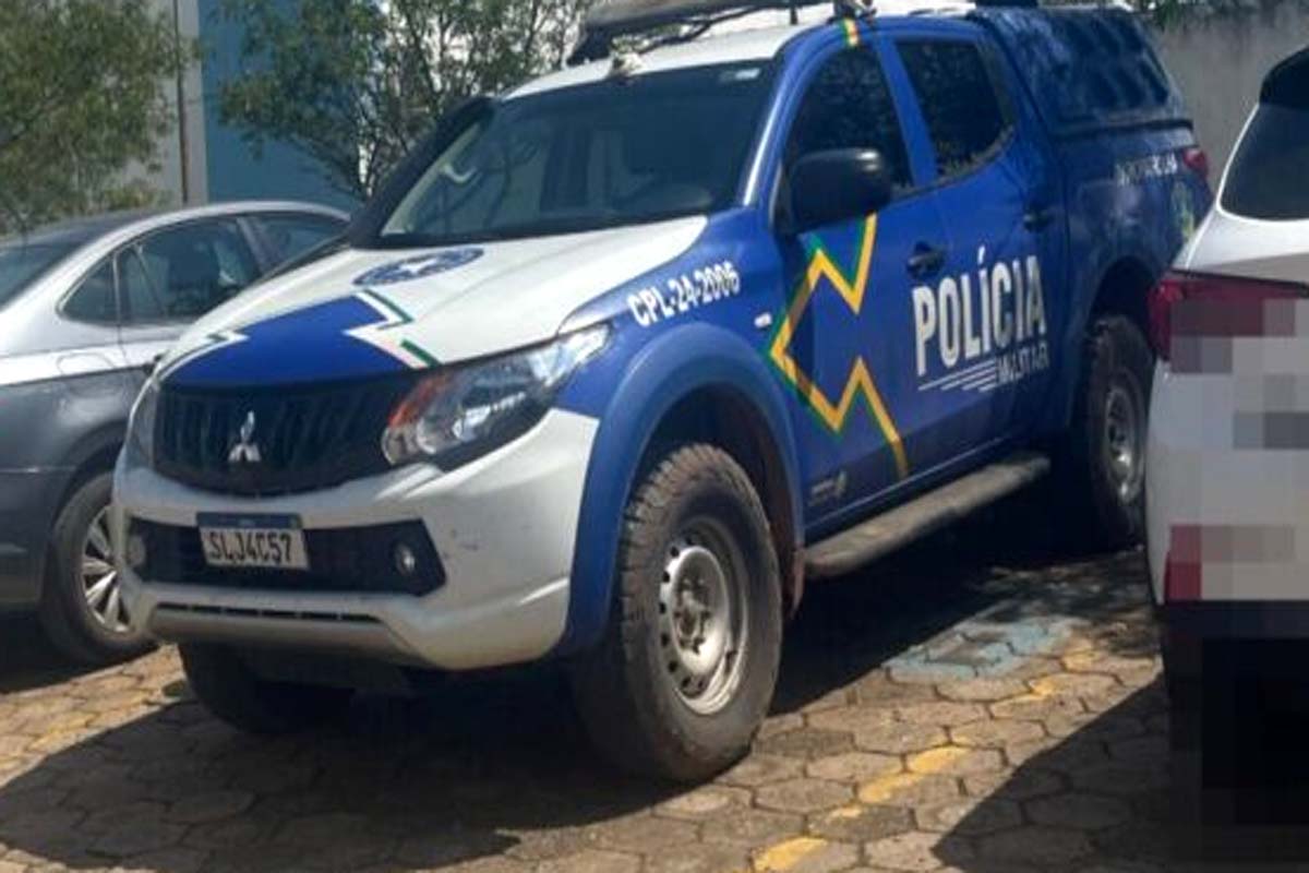 Homem é preso com revólver e autuado por tentativa de subornar policiais