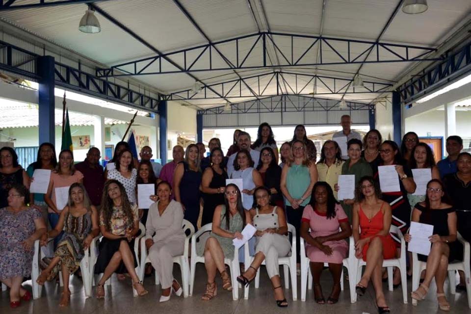 Prefeitura empossa os diretores das 26 escolas municipais