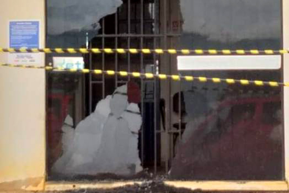 Pela segunda vez, casa de agentes penitenciários é alvejada a tiros