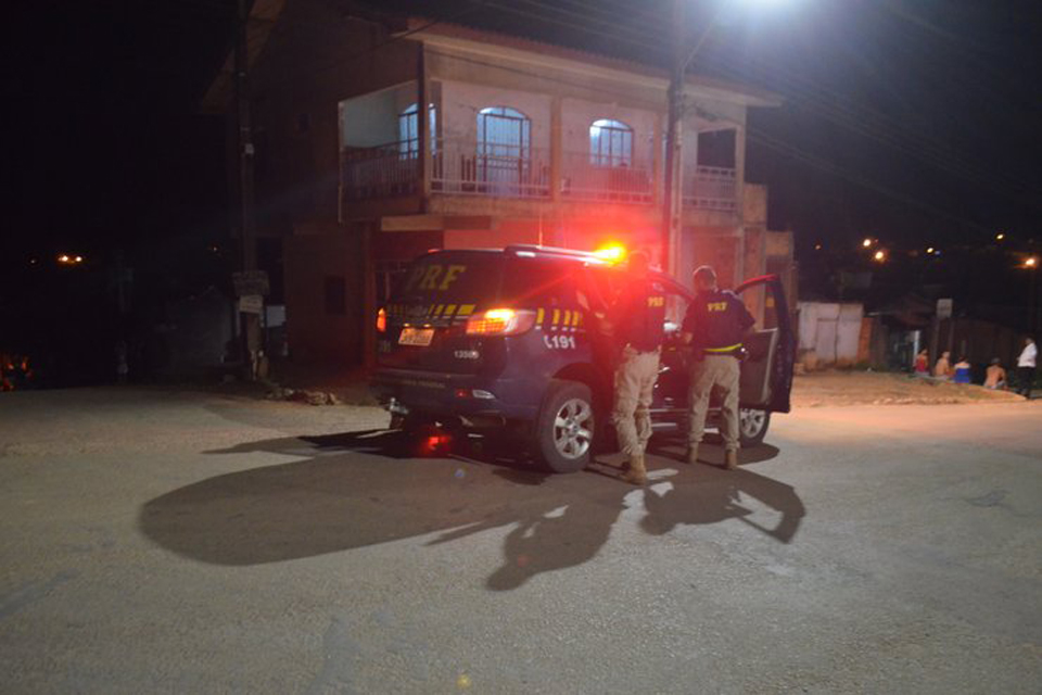  Dupla em motocicleta fura bloqueio da PRF na BR 364, um foi capturado