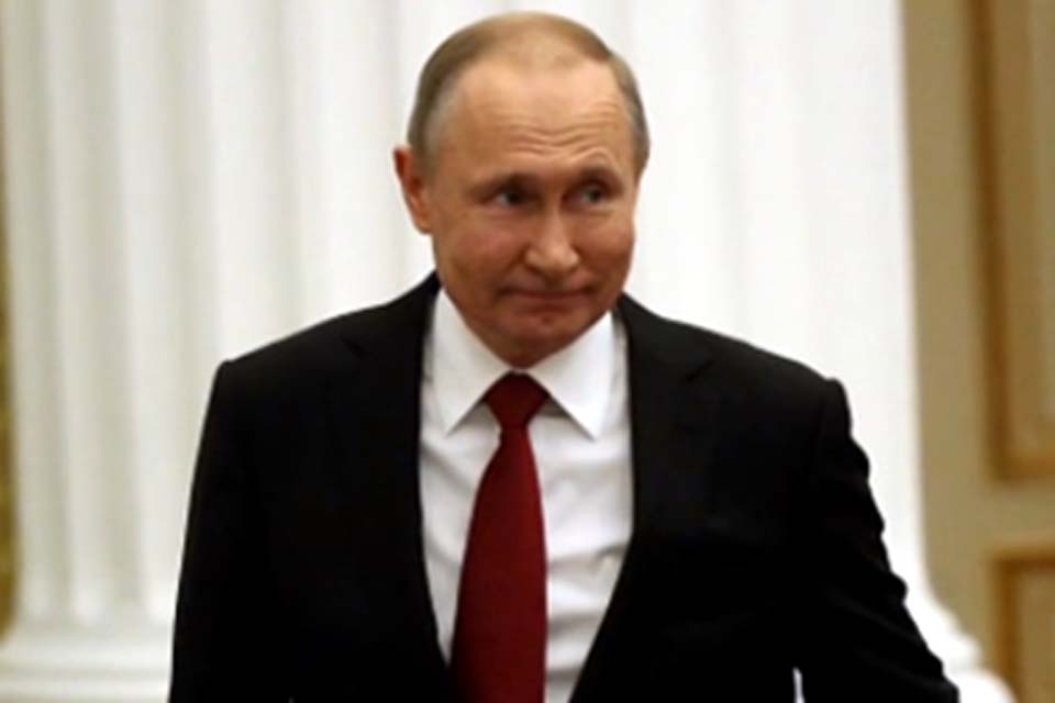 Putin é acusado de usar capital ilícito para financiar 'império imobiliário' de suposta amante