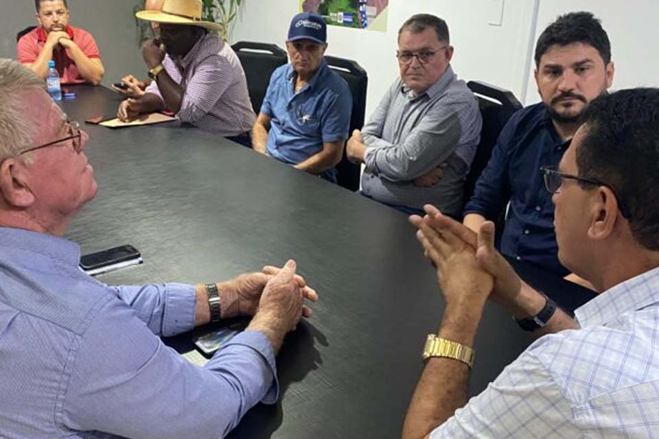 Prefeitura de Rolim de Moura anuncia iluminação em frente a faculdade e ampliação de 10 salas 