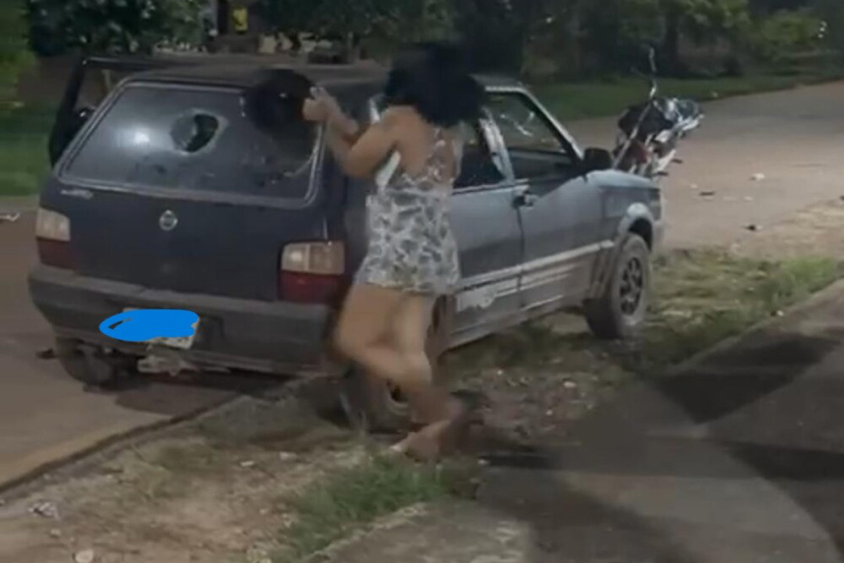 Briga em bar termina em violência, destruição de veículos e casal na delegacia