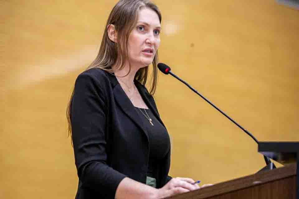 Deputada Lebrinha se manifesta sobre desocupação de famílias na Linha 106