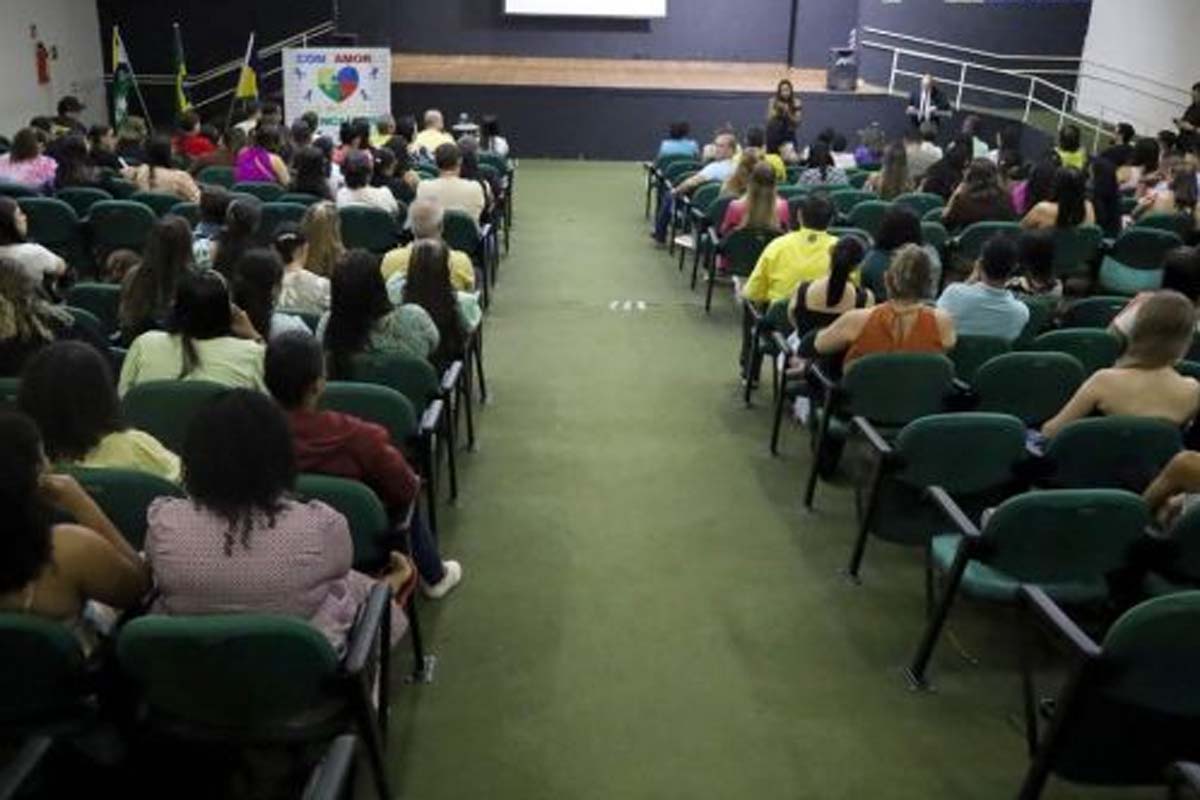 Palestra sobre autismo promove conscientização e inclusão em Pimenta Bueno