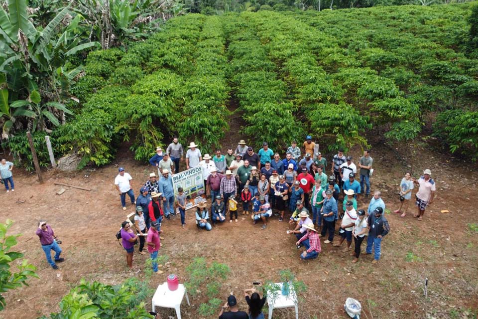 Café tecnificado é temática de Dia de Campo realizado pela Prefeitura para agricultores