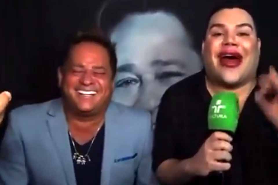 Leonardo tem crise de riso com boca de repórter e vídeo viraliza