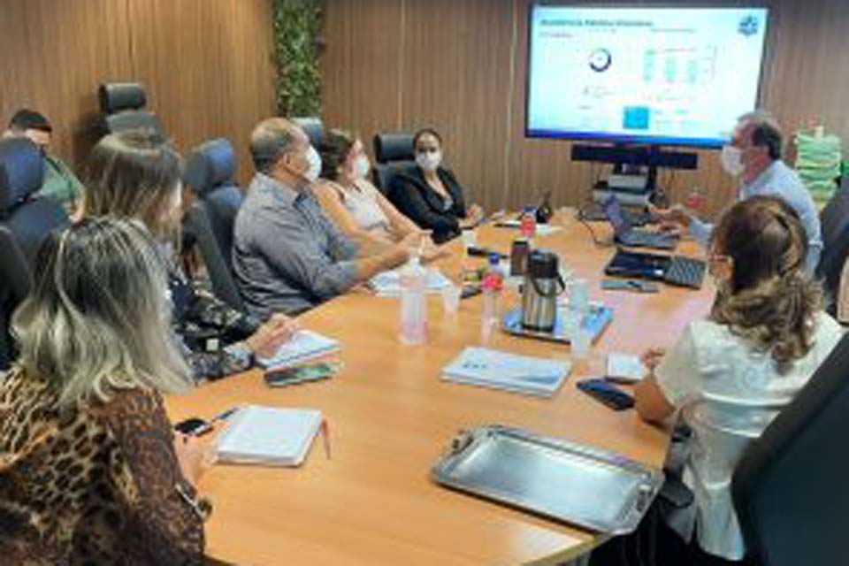 Indicadores de saúde monitorados são apresentados para gestores e equipe técnica da Sesau