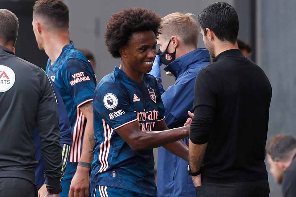VÍDEO - Willian brilha e Arsenal bate o Fulham por 3 a 0 na abertura da Premier League