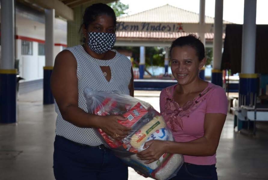 Prefeitura inicia entrega de cestas básicas às famílias de alunos em situação de vulnerabilidade