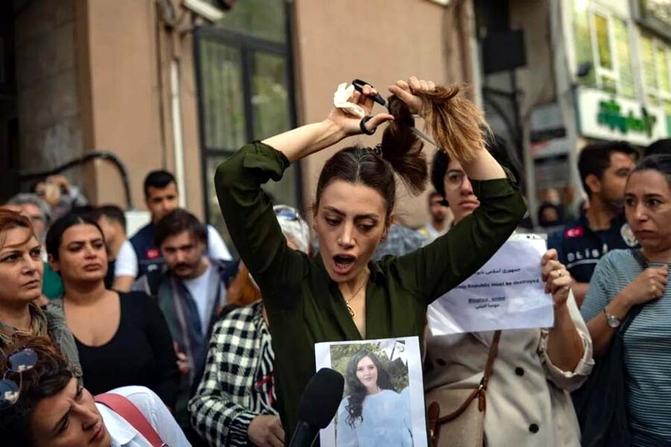 Irã afirma que pena de morte será aplicada a manifestantes que desafiarem o governo