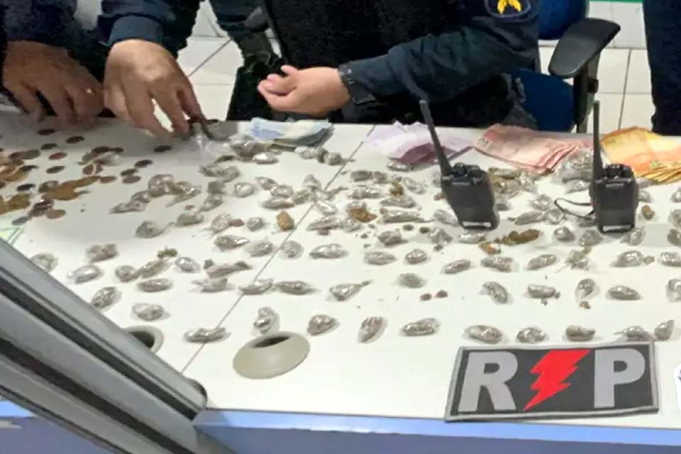 Adolescente é flagrado com mais de 2 kg de drogas em boca de fumo