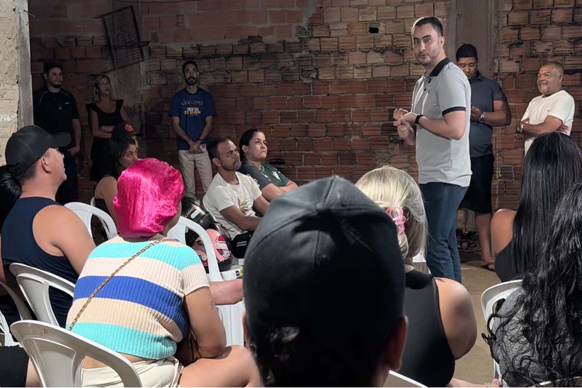 Em visita ao bairro Socialista, Célio Lopes ouve reclamações sobre falta de medicamentos na rede municipal