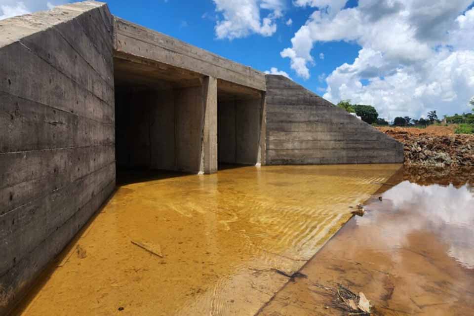 Substituição de ponte de madeira por galeria de concreto garante mais segurança e trafegabilidade na RO-135