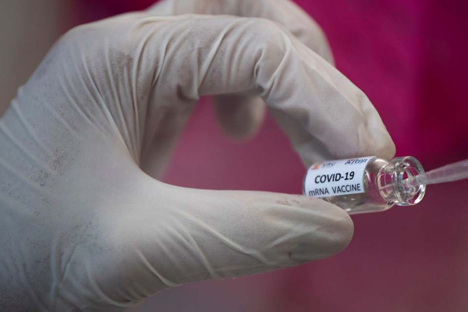 Ganhadores de Nobel pedem que vacinas sejam para todos