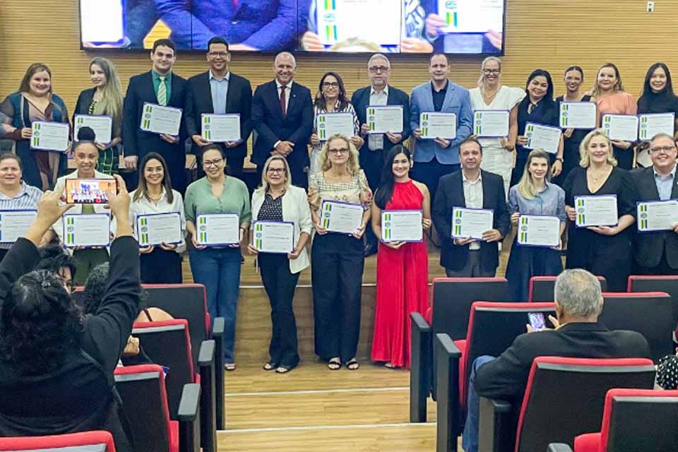 Com iniciativa de Ezequiel Neiva, Assembleia presta homenagem a redatores e ao Nufis