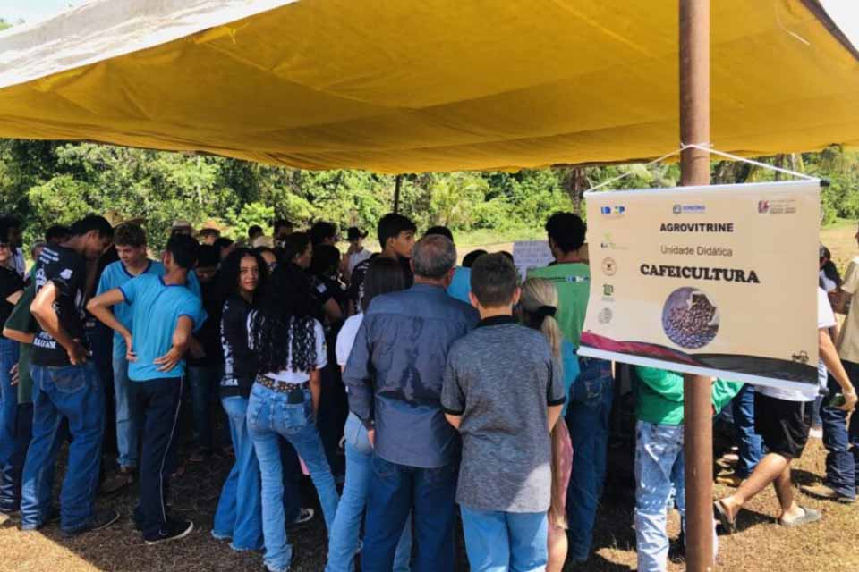 Estudantes de Curso Técnico em Agronegócio apresentam produto feito com café em Pimenta Bueno