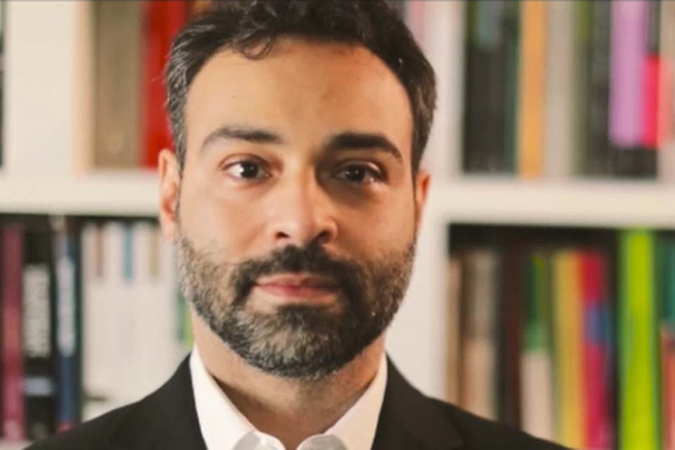 Vinicius Miguel comenta caso de candidato eliminado em concurso público por inadimplência em entrevista a podcast