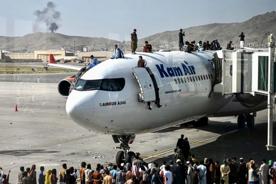 Embaixadas pedem que se evite aeroporto de Cabul por risco de atentado