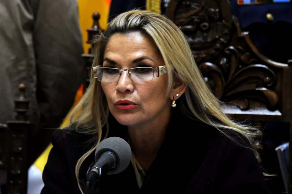 Presidente interina da Bolívia anuncia candidatura ao cargo
