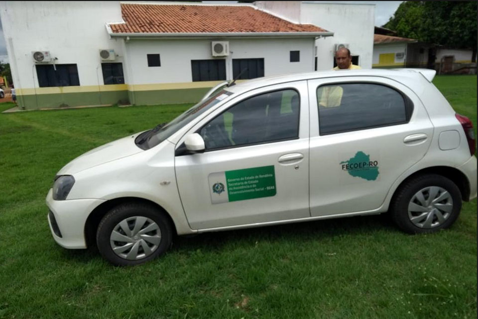 Prefeitura entrega veículo 0km para SEMAS em Castanheiras