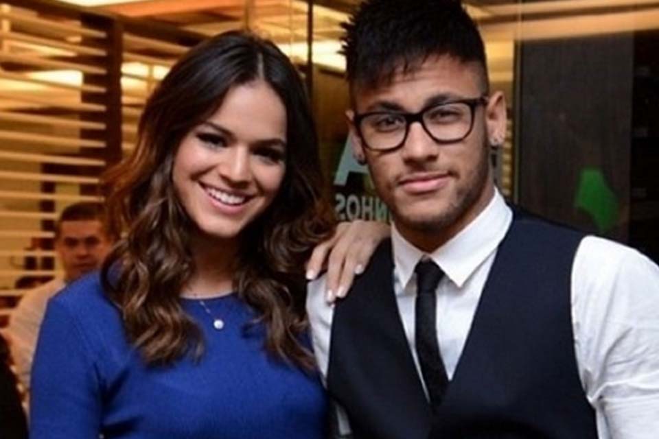 Vidente diz que Bruna Marquezine 'salvará' Neymar e se casará com ele