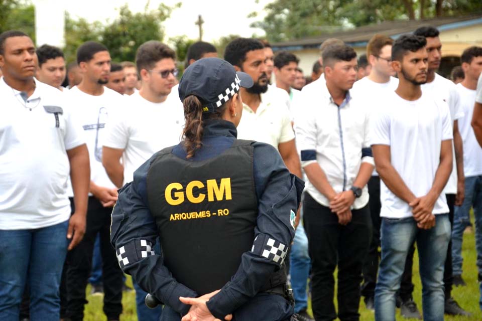 Semust realiza cerimônia de juramento à Bandeira e entrega do Certificado de Dispensa militar