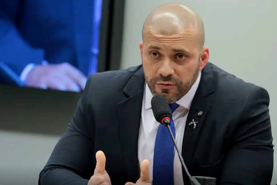 Moraes quer imagens para apurar visitas irregulares a Daniel Silveira