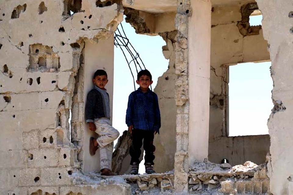 Agências da ONU suspendem ajuda humanitária na Síria devido a ataques