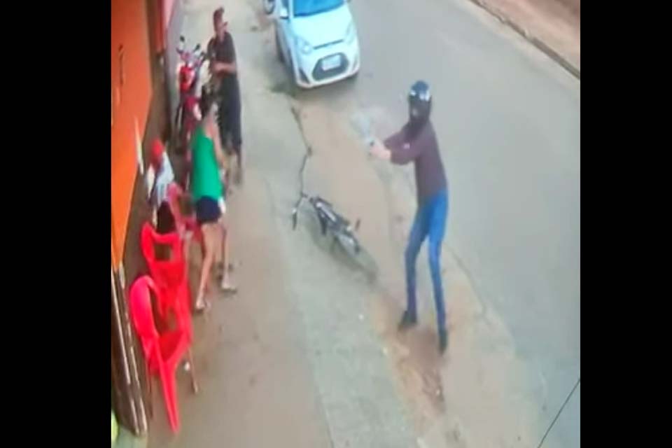 Homem é alvejado a tiros em comércio no bairro Cristo Rei