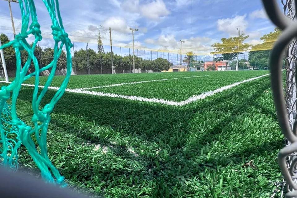 Construção de quadras esportivas em três bairros de Vilhena entra na reta final