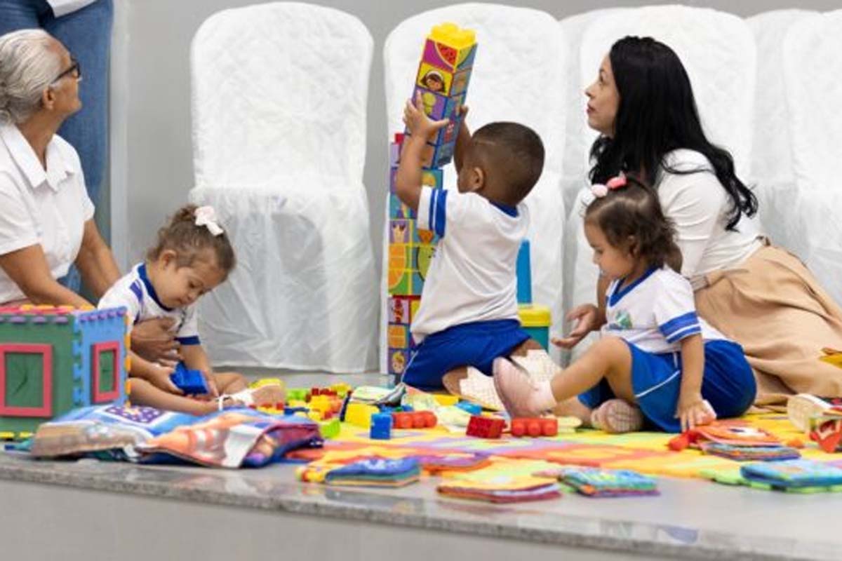 Prefeitura inclui auxiliares de creche entre os profissionais da educação contemplados com gratificação por desempenho e produtividade