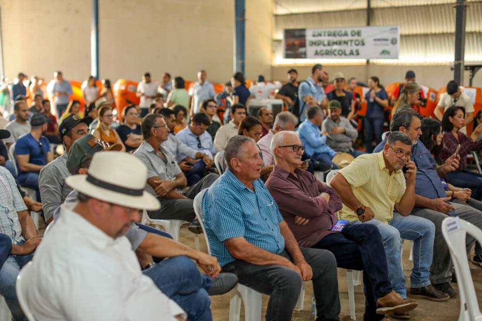 Governo de Rondônia entrega implementos agrícolas a 12 municípios do Estado; o investimento foi de R$ 609.804.49 