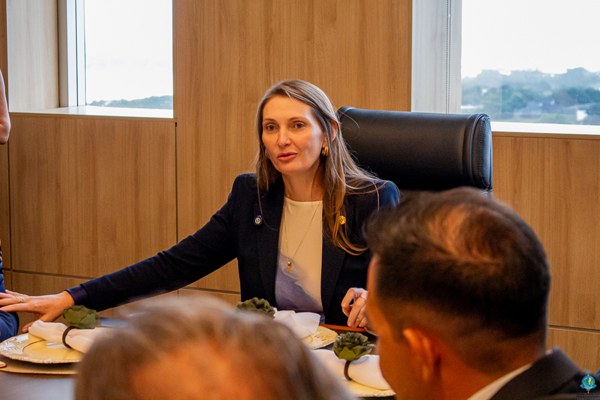 Pimenteiras do Oeste recebe R$ 100 mil destinados à aquisição de triturador de galhos por meio da deputada Lebrinha.