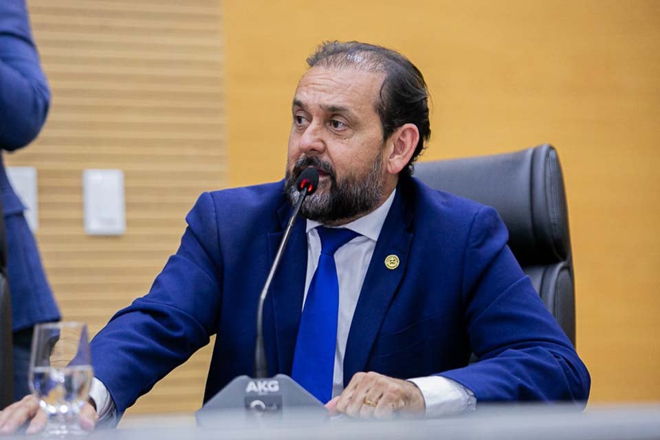 Deputado Laerte Gomes garante trator para a Associação dos Pequenos Agricultores Bom Futuro