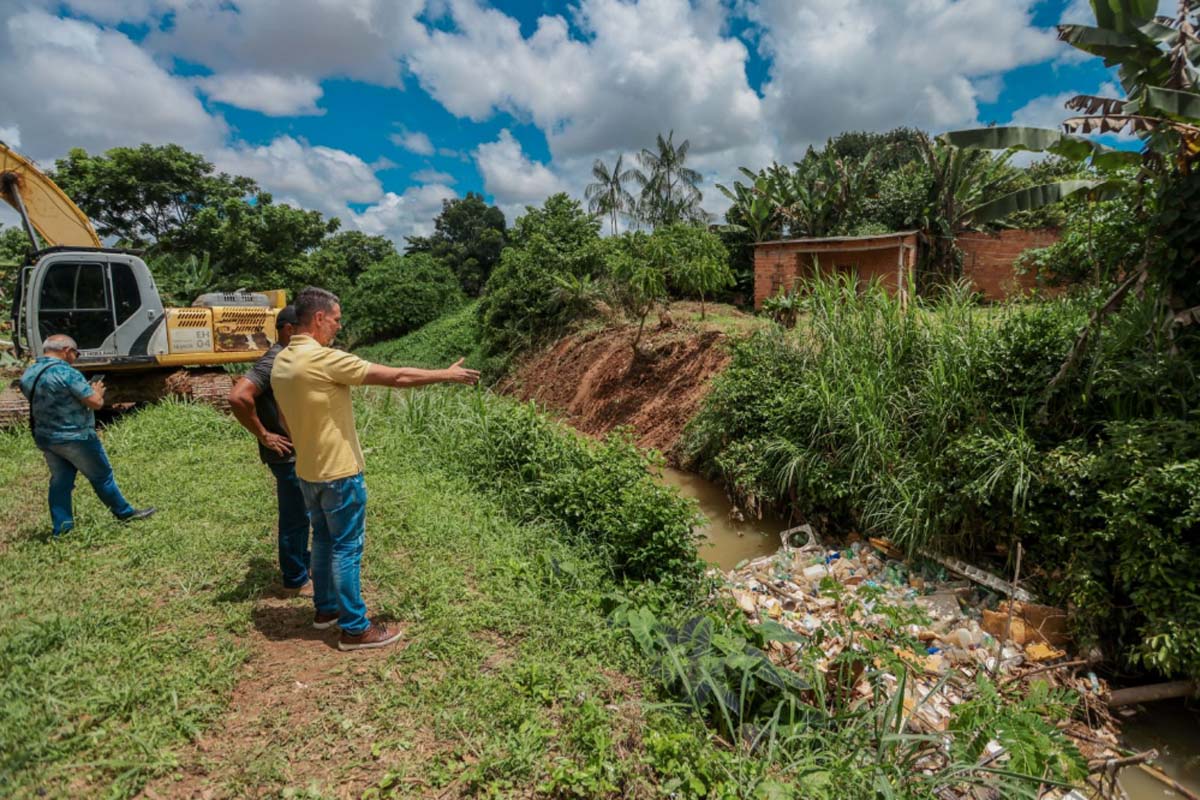 22 mil metros de canais são limpos na capital; mais limpeza melhora drenagem na cidade