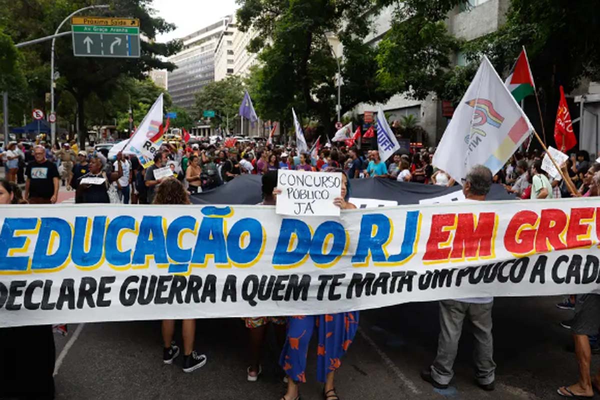 Professores estaduais e municipais do Rio fazem paralisação de 24h