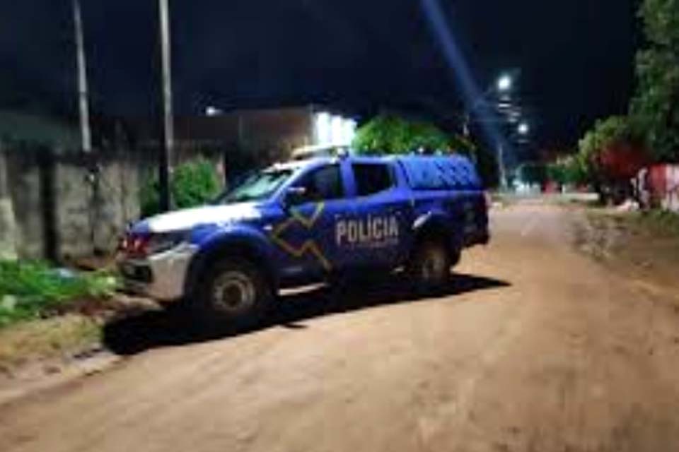 PM apreende drogas e arma suspeita de ter sido usada no homicídio de garoto 