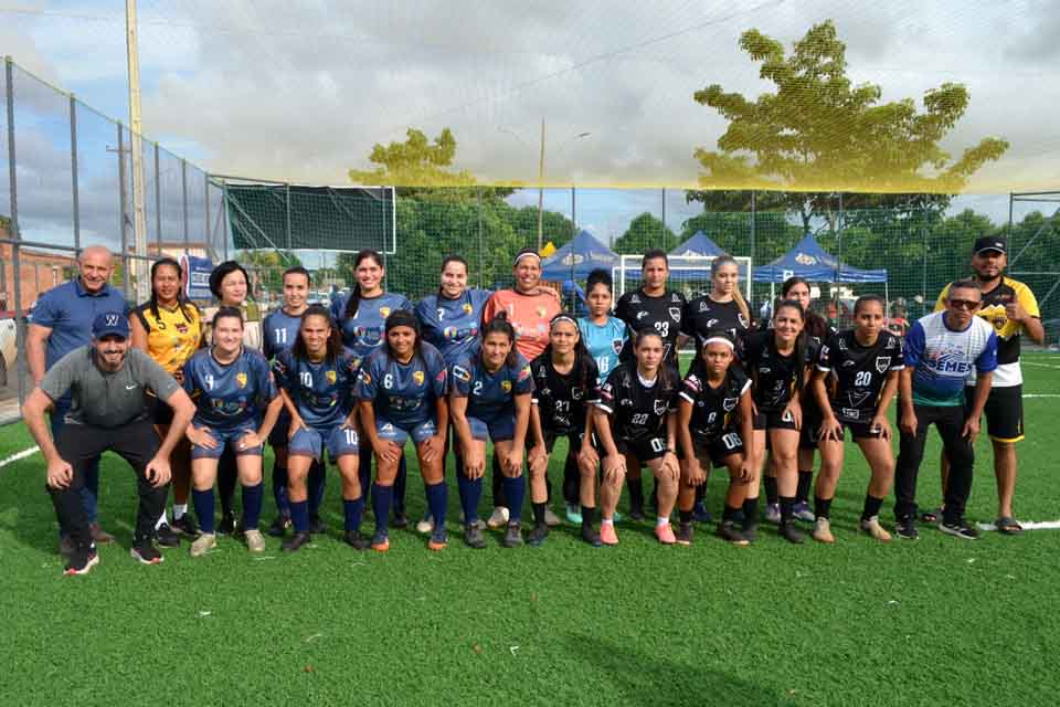 No aniversário de Vilhena, deputado Ezequiel Neiva participa da entrega de três campos de futebol com gramado sintético