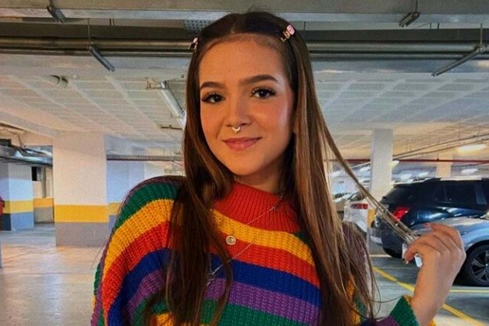 Mel Maia se irrita com suposta vidente prevendo gravidez para 2023: “É mole?”