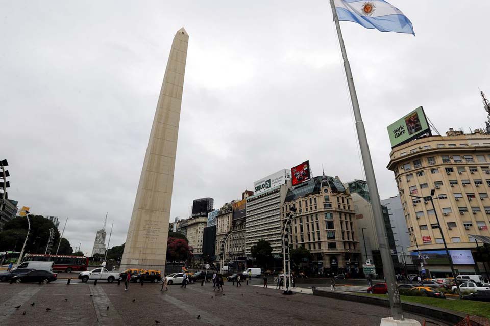 Presidente argentino, Alberto Fernández, amplia toque de recolher obrigatório