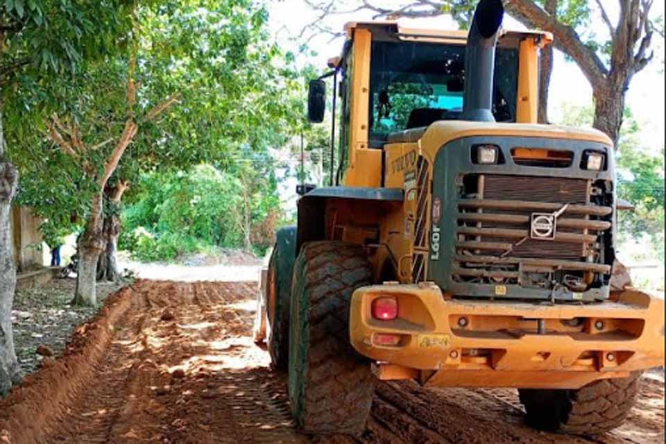 Prefeitura de Ji-Paraná recupera pontos críticos do distrito de Nova Colina