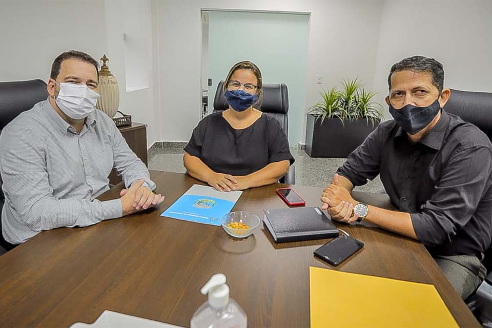 Ação parlamentar: Presidente da Assembleia Legislativa, deputado Alex Redano acolhe pedidos de vereadora de Cacaulândia